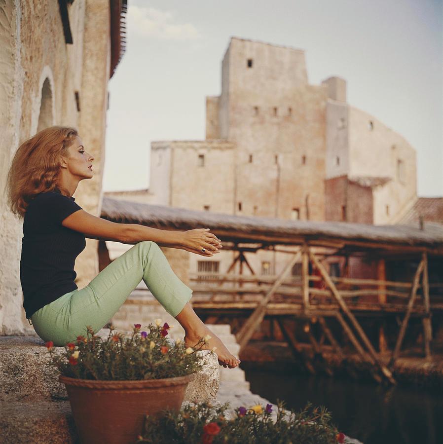 Slim Aarons Dolores Guinness, Sardaigne