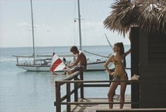 Slim Aarons Estate Edition -  Pesca nel portico della luna di miele