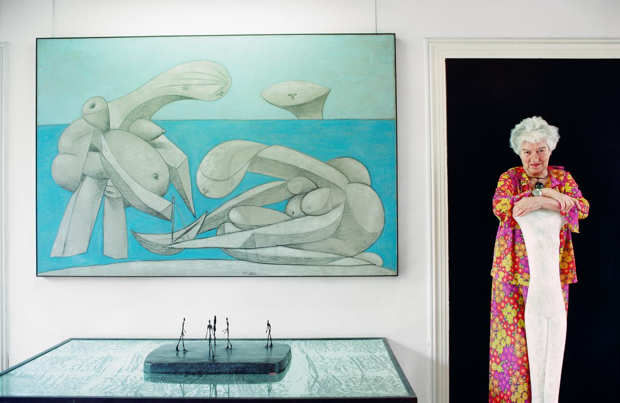 Peggy Guggenheim

Peggy Guggenheim (1898 - 1979) im Palazzo Venier Dei Leoni, Venedig. Der Palast beherbergt ihre private Kunstsammlung, darunter Picassos "Am Strand", links im Bild, September 1978

Wunderschöner Druck mit den Maßen 48 x 72" Zoll /