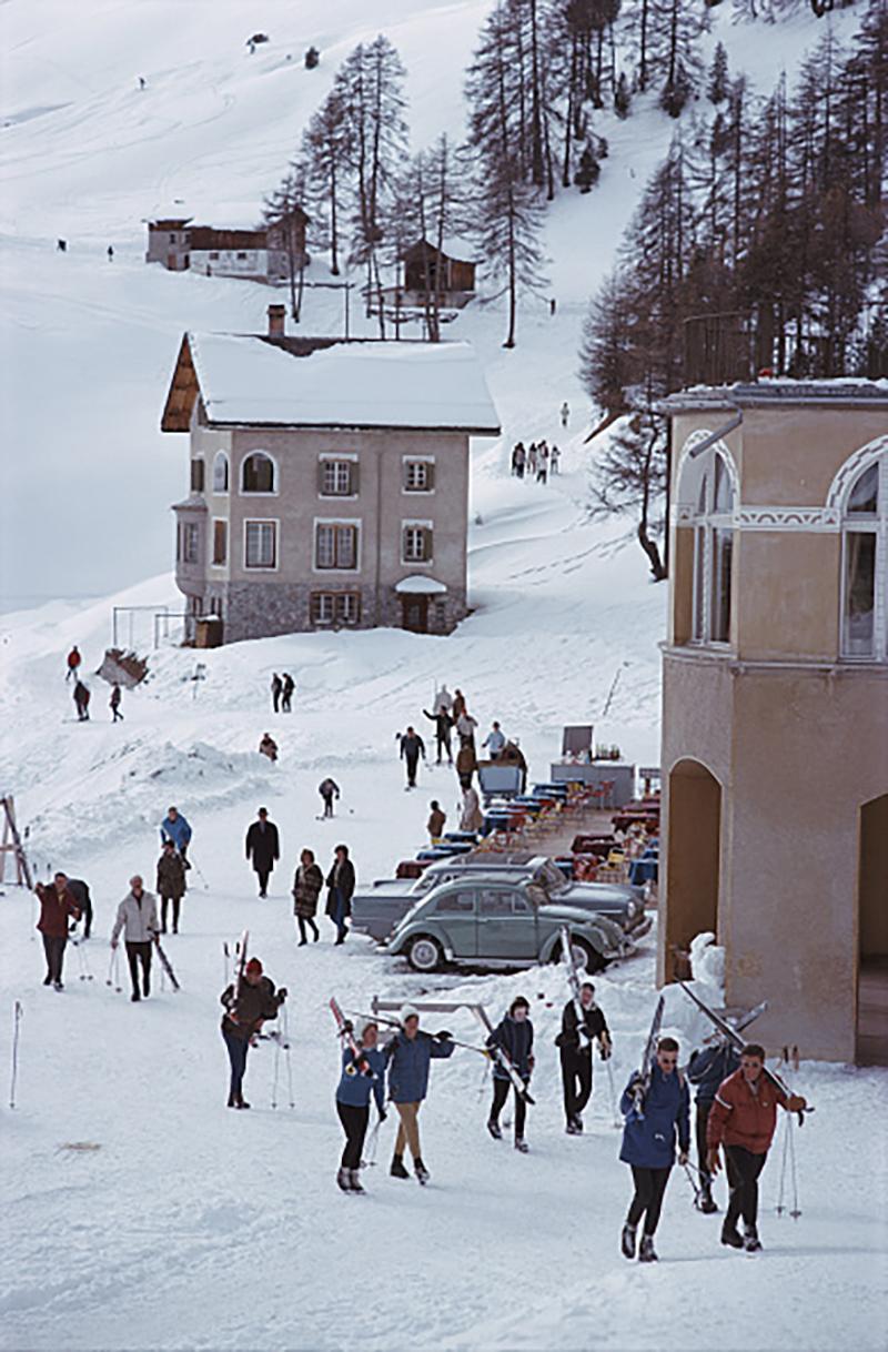 Slim Aarons Estate Stamped Edition 
Limited to 150 only 

Skiers in St Moritz, Switzerland, March 1963. (Photo by Slim Aarons)

This photograph epitomises the travel style and glamour of the period's wealthy and famous, beautifully documented by