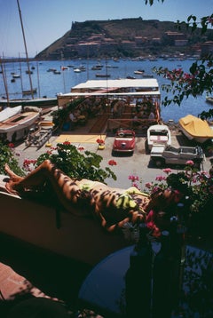 Slim Aarons Estate Edition - « Sunbathing In Porto Ercole » (Le bain au soleil à Porto)