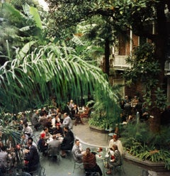 Slim Aarons offizieller Nachlassdruck – Brunch At Brennans – Übergröße