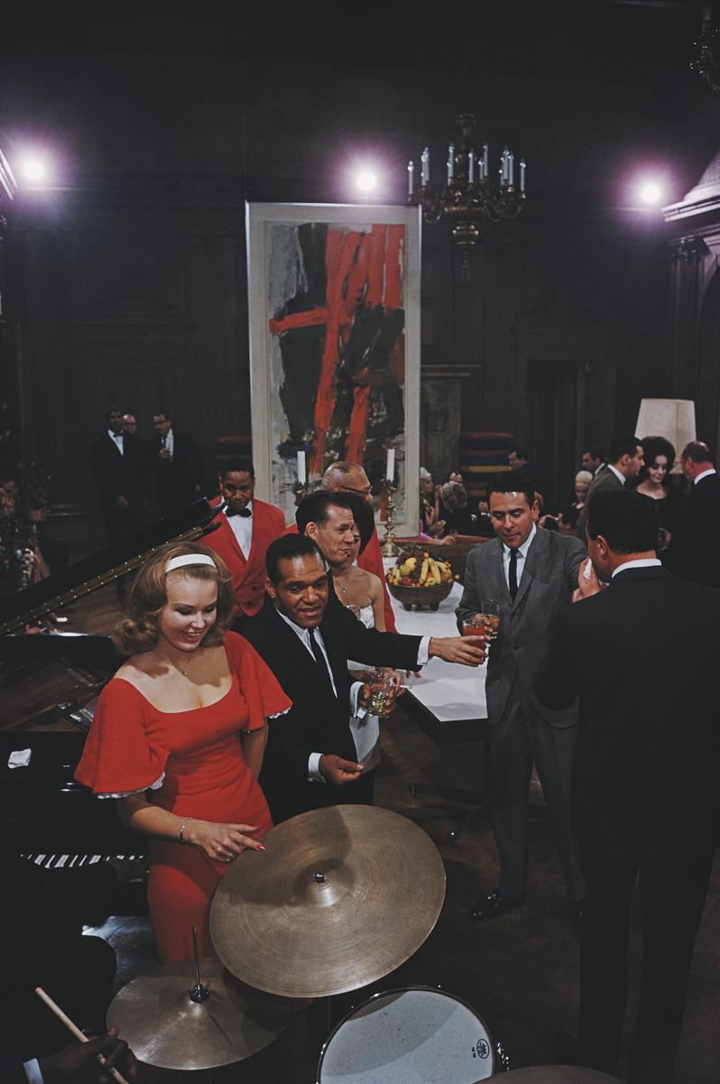 Slim Aarons Estate Print  - Party At The Playboy Mansion


Guests of American publisher Hugh Hefner enjoying themselves at a party being held at the Playboy Mansion, Chicago, 1961. 
(Photo by Slim Aarons/Getty Images Archive London England)


Slim
