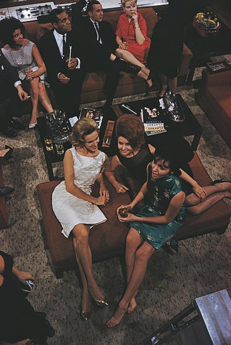 Slim Aarons Estate Print  - Party At The Playboy Mansion II


Guests of American publisher Hugh Hefner enjoying themselves at a party being held at the Playboy Mansion, Chicago, 1961. 
(Photo by Slim Aarons/Getty Images Archive London