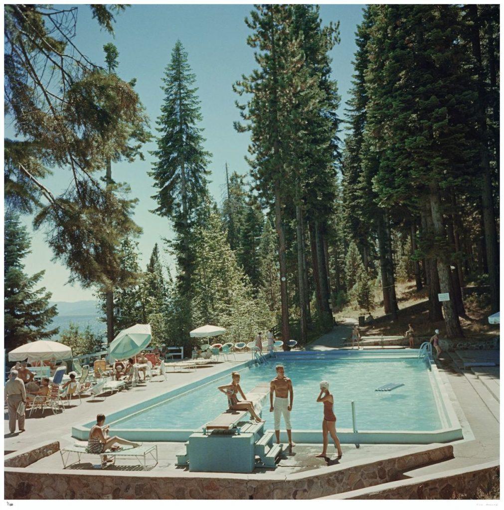 Slim Aarons Estate Print - Pool At Lake Tahoe - Impression surdimensionnée en C  en vente 1