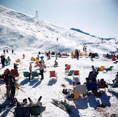 Slim Aarons Estate Print - Skieurs à Verbier - Oversize