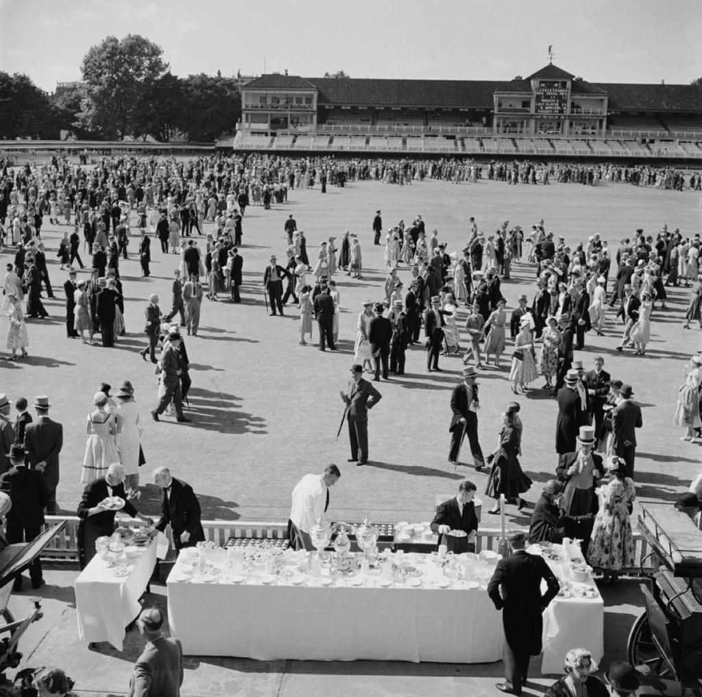 Spectators At Lord's

Spectators at a cricket match between the public schools of Eton and Harrow at Lord’s Cricket Ground, London, 1955.

Slim Aarons silver gelatine fibre based print 
Printed Later 
Slim Aarons Estate Edition 
Produced utilising