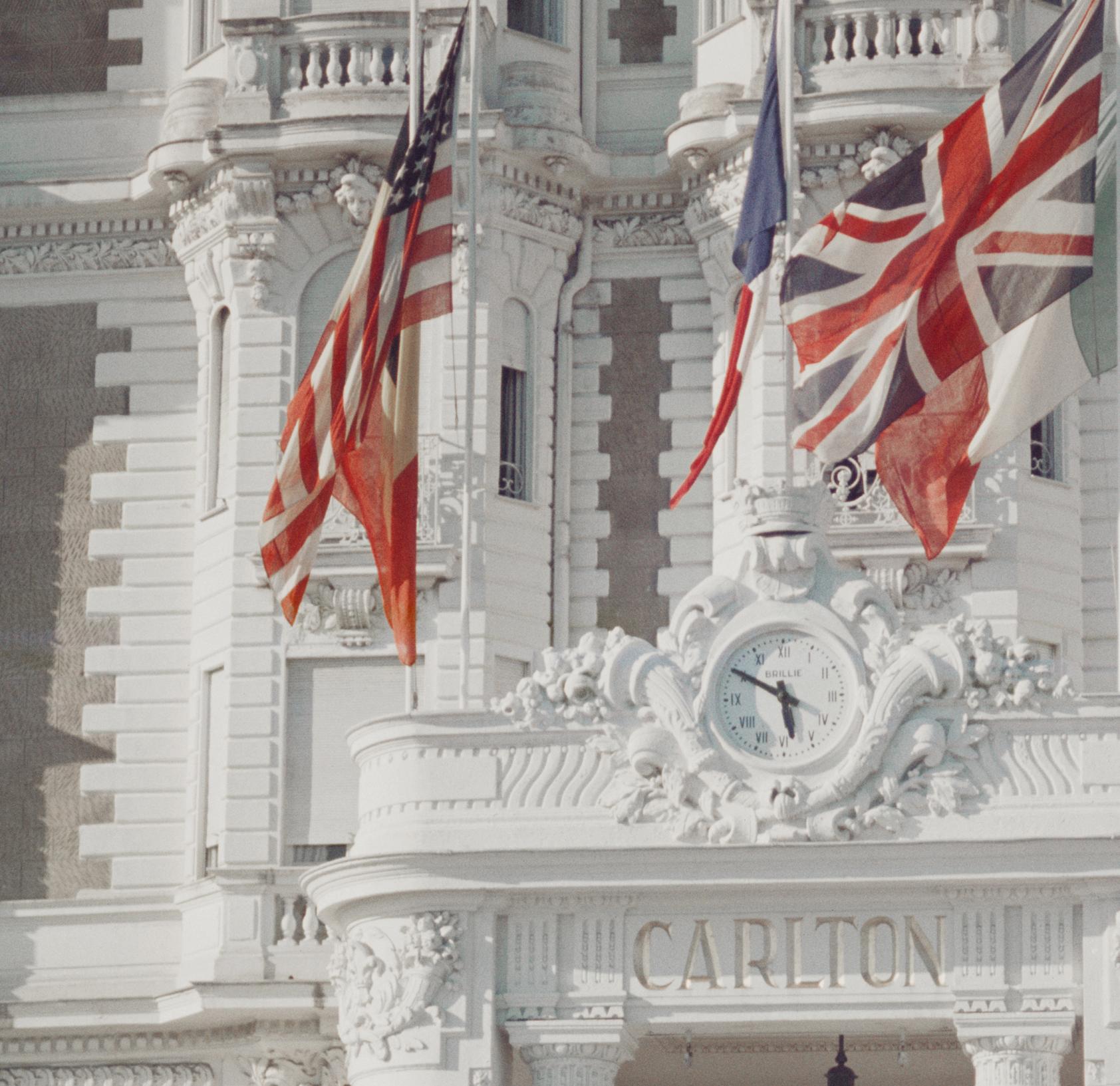 Slim Aarons Estate Print - The Carlton Hotel - Impression surdimensionnée