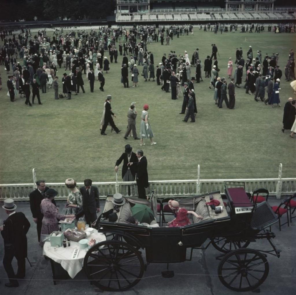 Etton-Harrow Match 1955

Slim Aarons Limited Estate Stamped Print

Lord’s achieves its sartorial and social pinnacle for a school event – the annual Eton-Harrow Match. 1955

Produced from the original transparency
Certificate of authenticity
