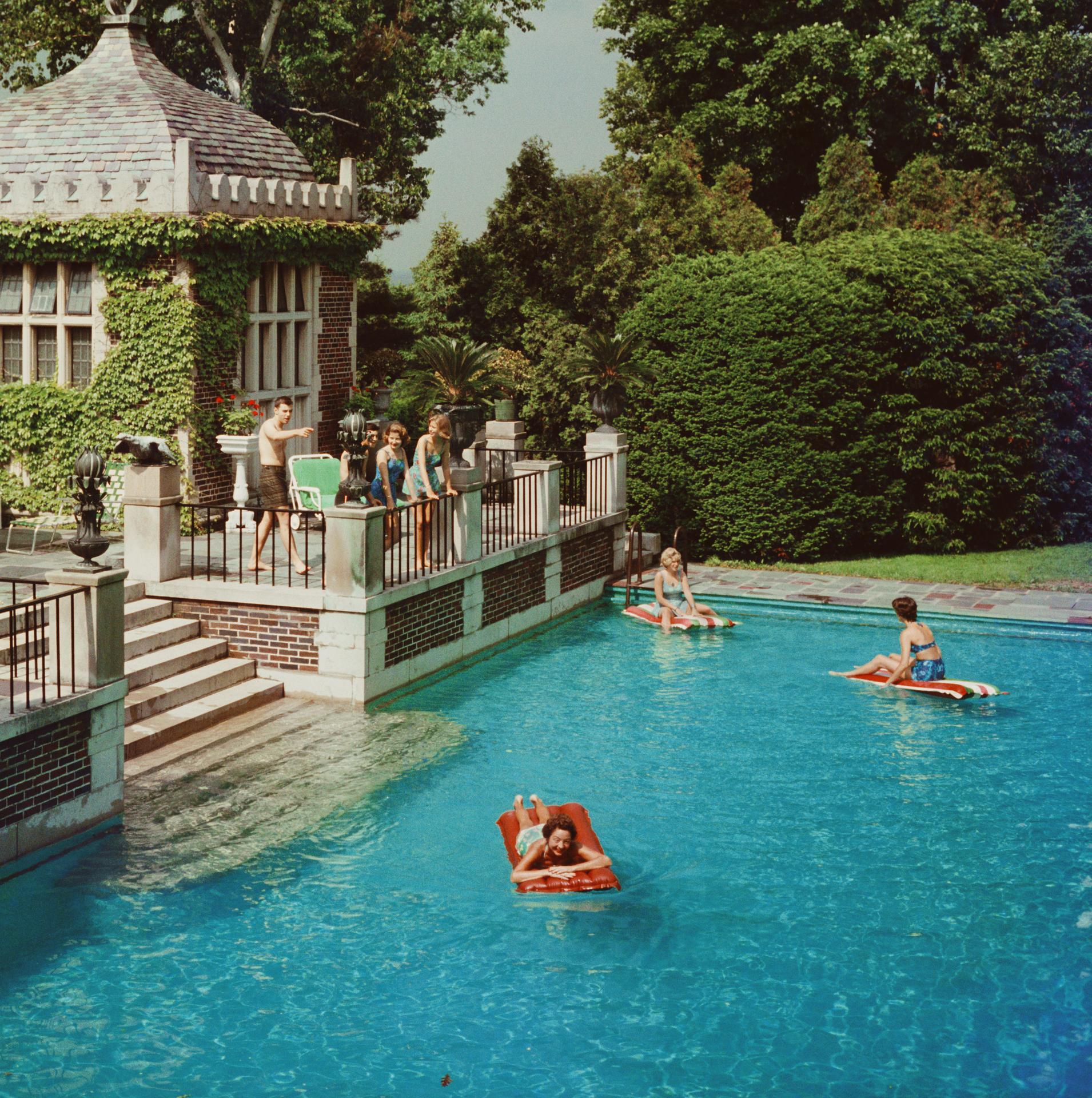 Slim Aarons „Family Pool“ (Slim Aarons Nachlassausgabe) im Angebot 5