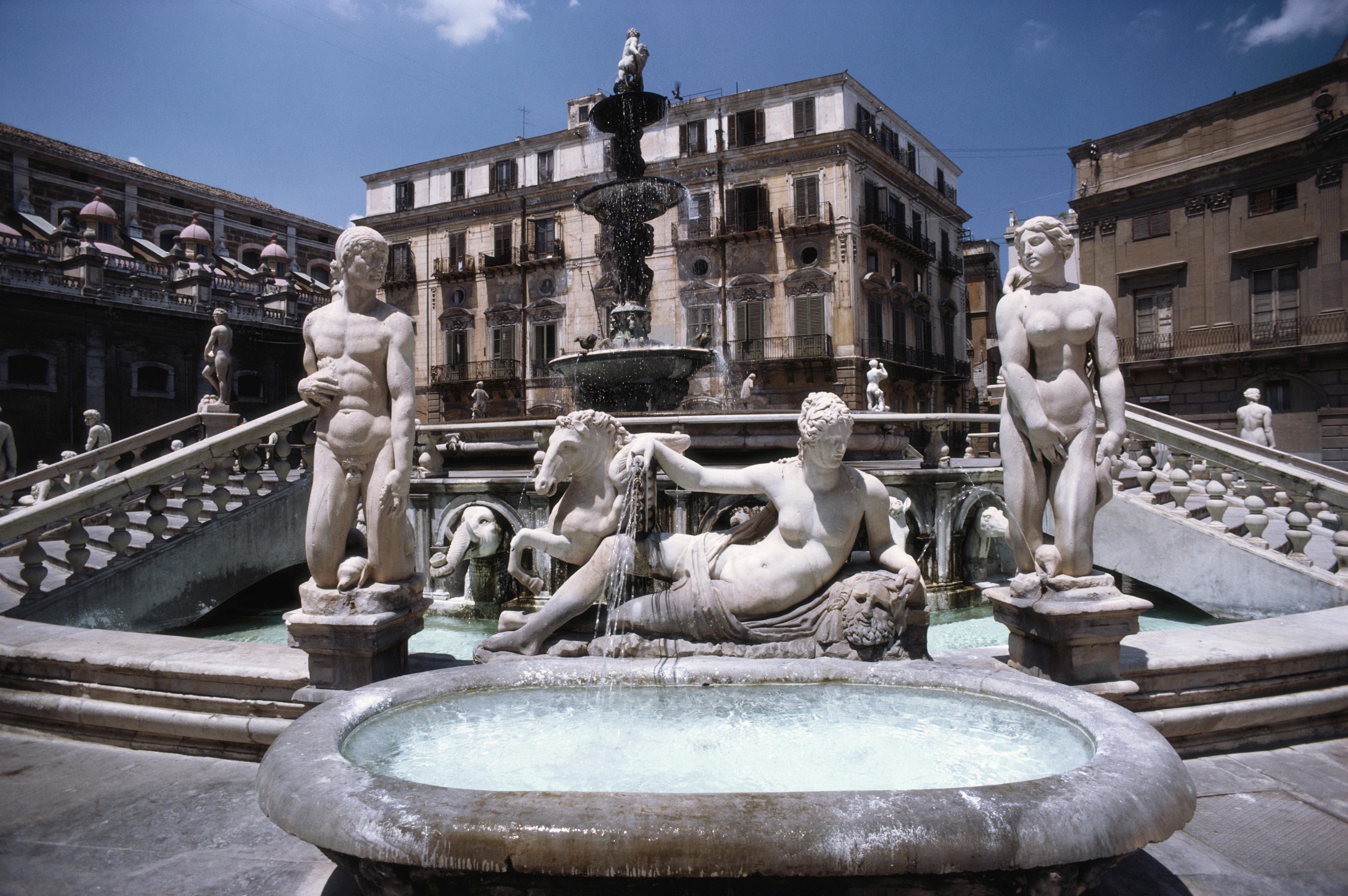 Slim Aarons 'Fountain Of Shame, Piazza Pretoria, Palermo'