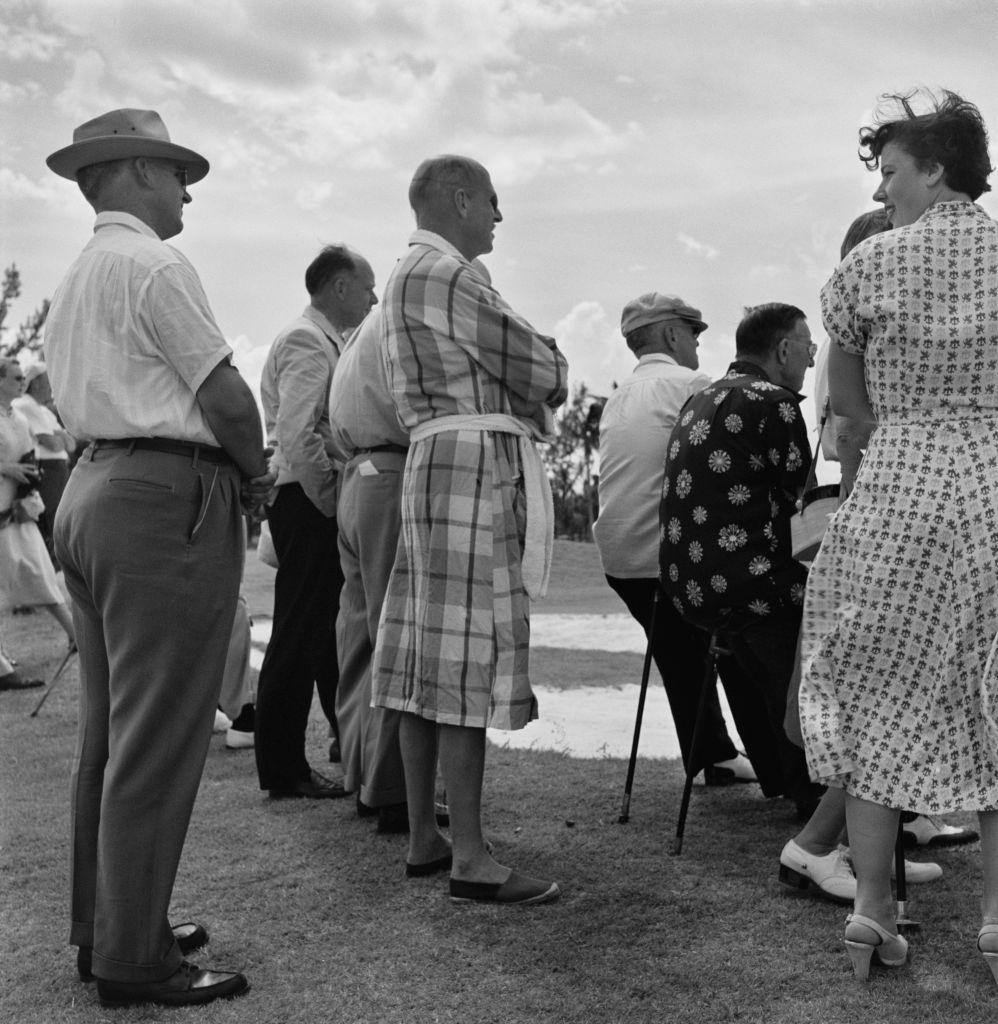 Slim Aarons "Spectateurs de golf" Photographie moderne du milieu du siècle dernier