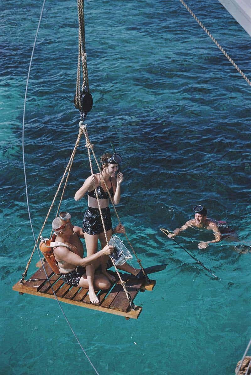 Urlaub auf den Bahamas, 1959
Chromogener Lambda-Druck
Nachlassauflage von 150 Stück

Tauchen auf den Bahamas, 1959. 

Nachlassgestempelte und handnummerierte Auflage von 150 Stück mit Echtheitszertifikat des Nachlasses. 

Slim Aarons (1916-2006)