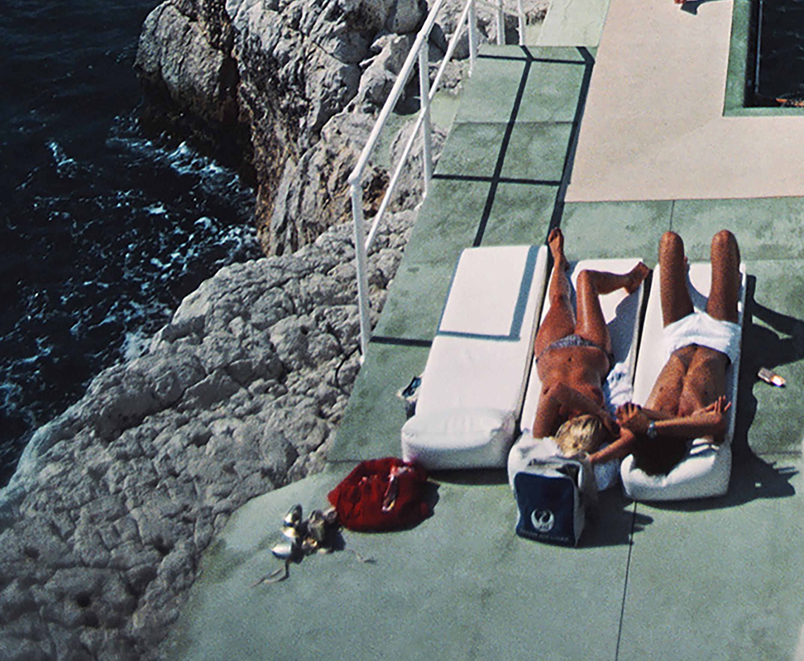 Photographie de l'édition de l'Hôtel du Cap Eden-Roc : Poolside in Antibes en vente 1