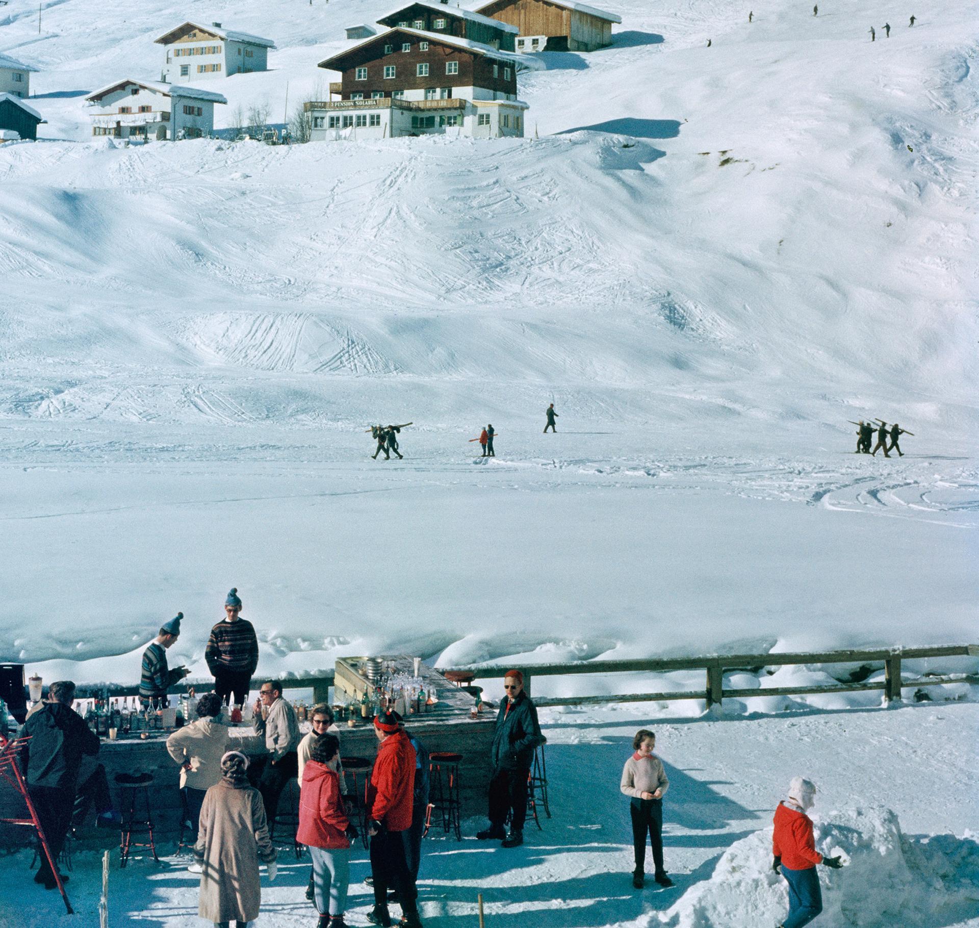 Slim Aarons, Bar de hielo en Lech (Slim Aarons Estate Edition) en venta 5