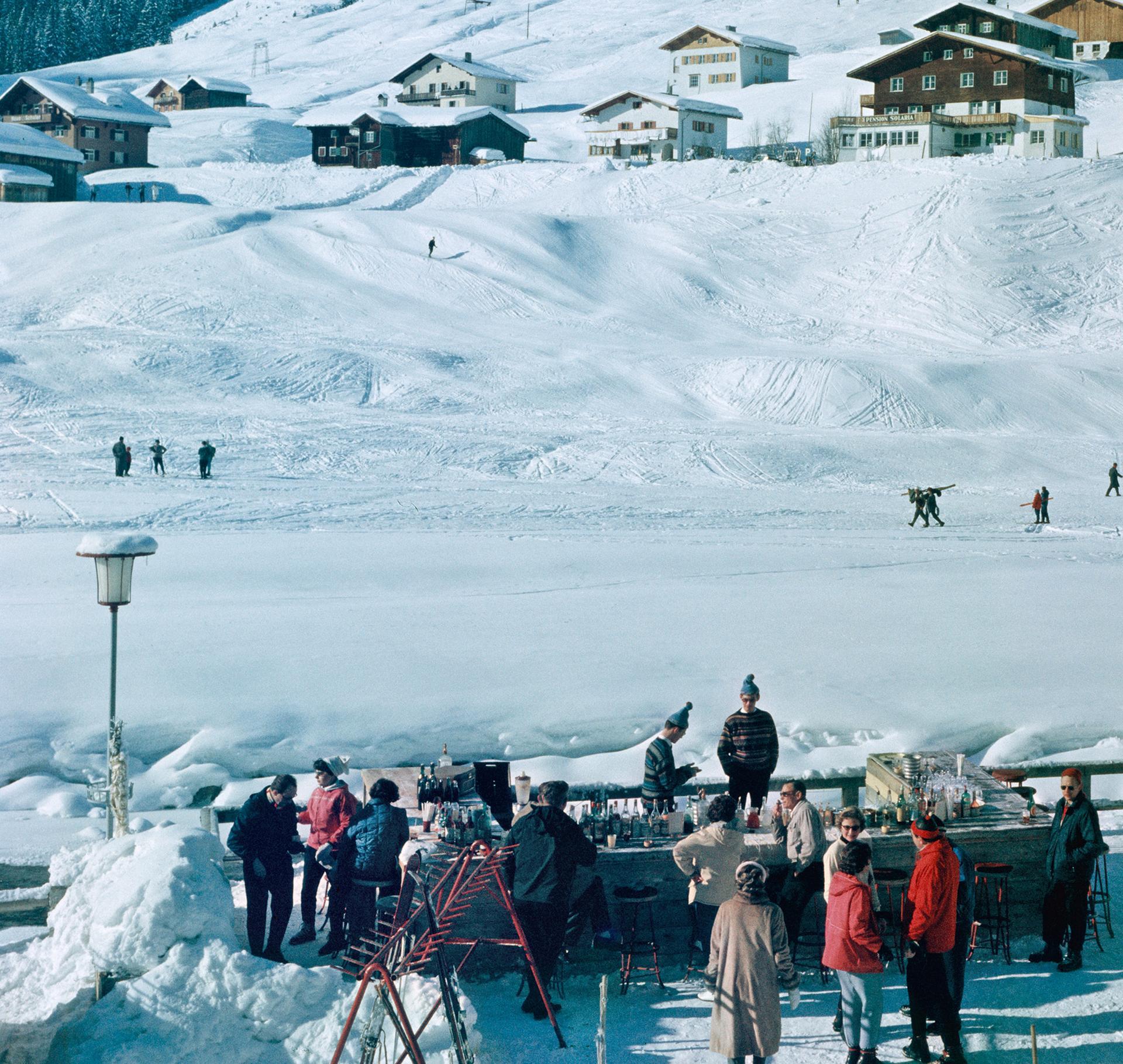 Slim Aarons, Bar de hielo en Lech (Slim Aarons Estate Edition) en venta 6