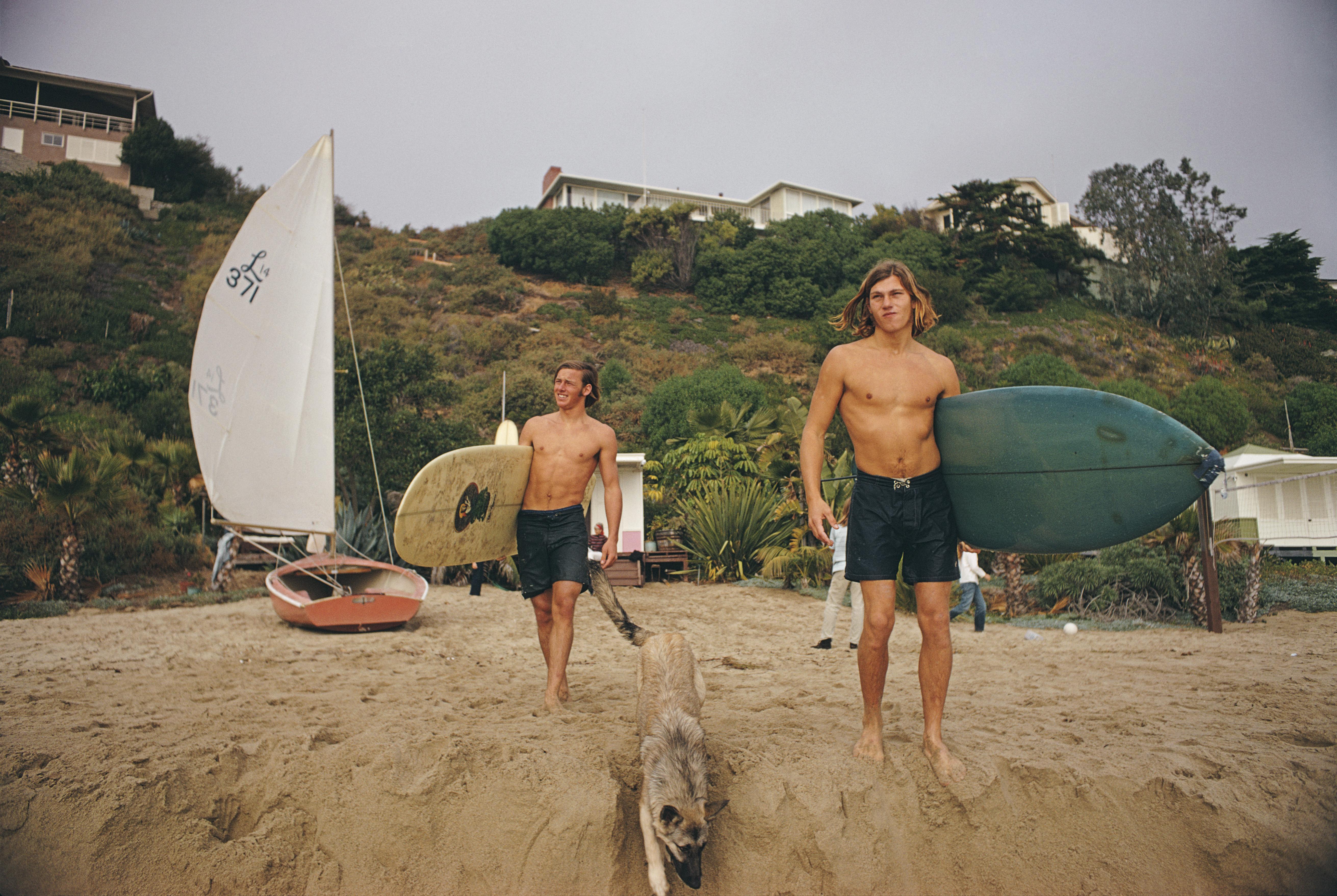 Slim Aarons „Laguna Beach Surfers“  (Estate Edition)