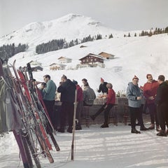 Photographie moderne du milieu du siècle dernier de Lech Ice Bar de Slim Aarons