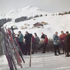 Slim Aarons 'Lech Ice Bar' Fotografía moderna de mediados de siglo