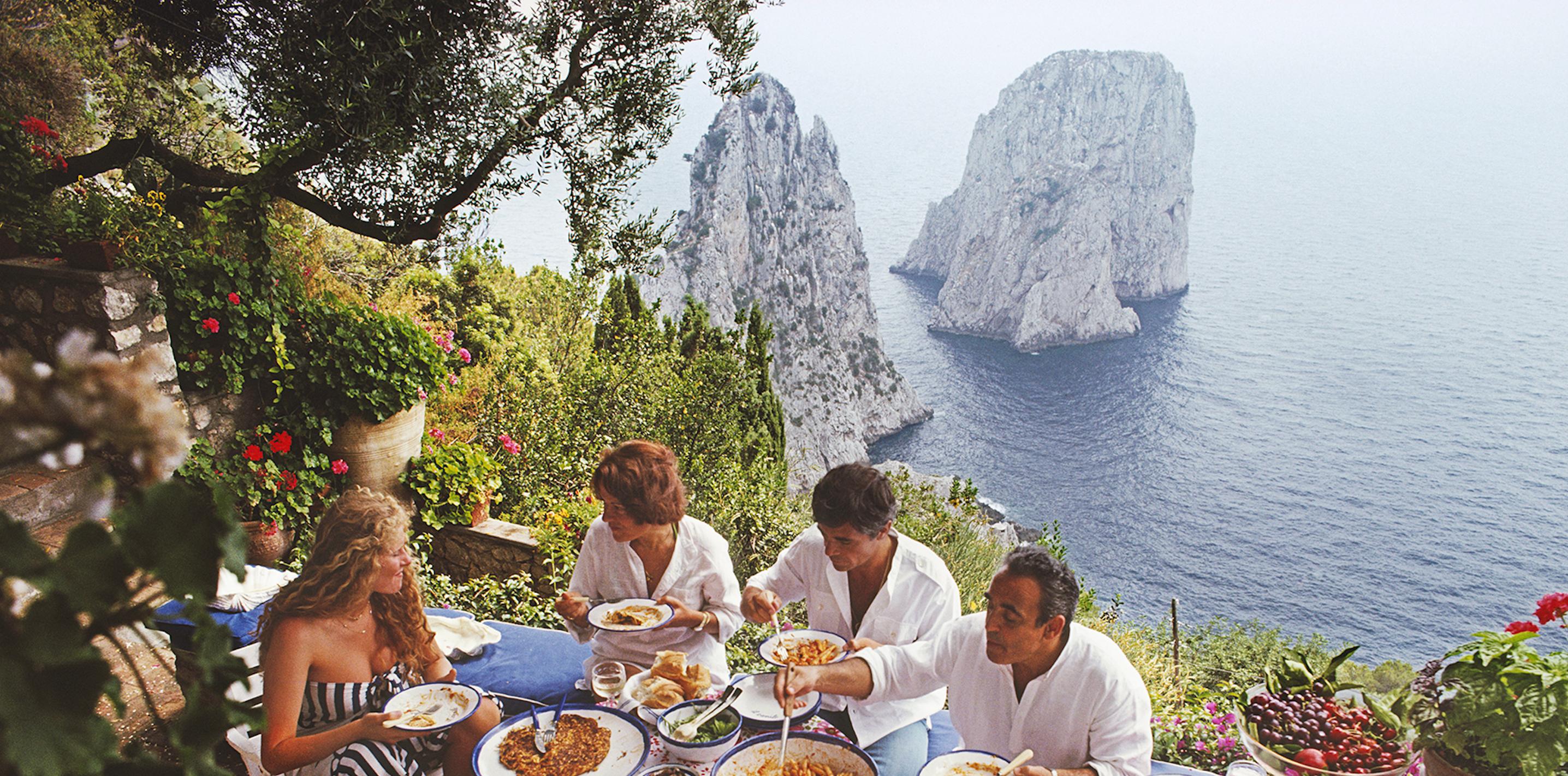 Slim Aarons Edizione Limitata Cena all'aperto a Capri in vendita 3