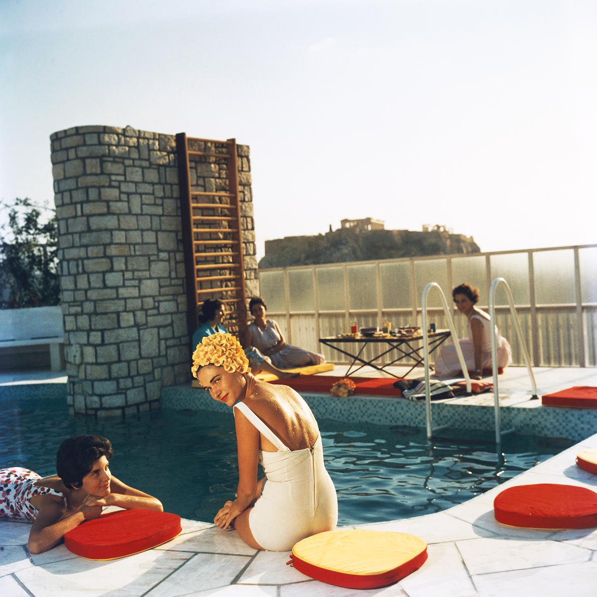 Slim Aarons Limitierte Nachlassausgabe „Penthouse Pool“  Übergroßer Druck