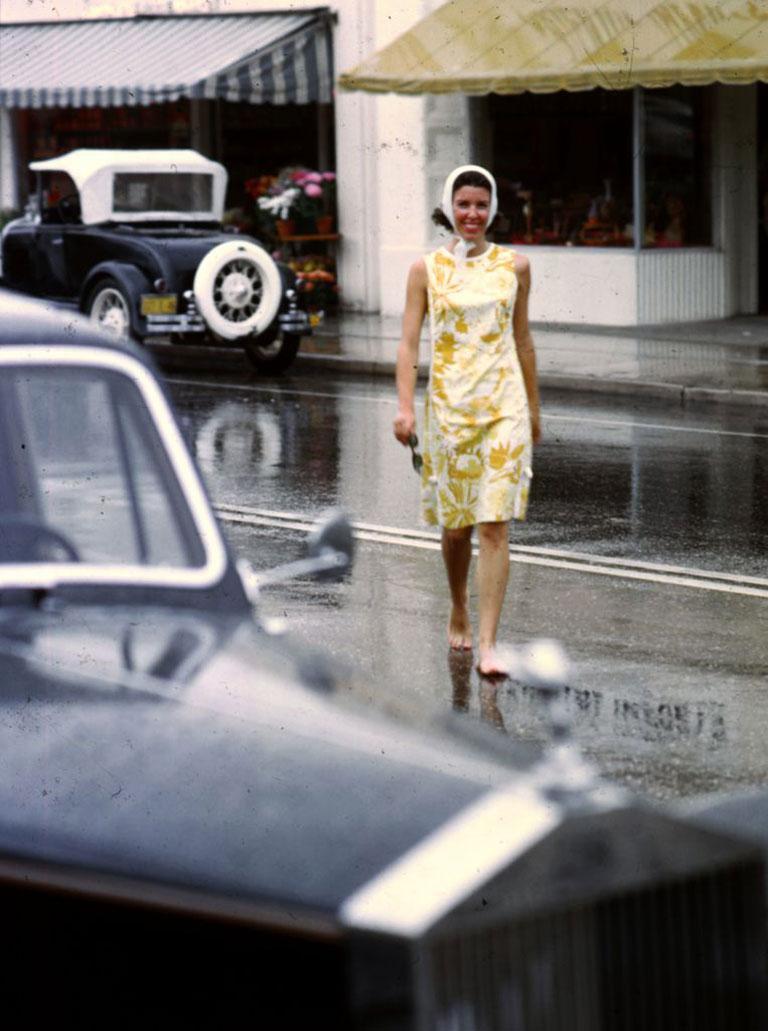 Look No Shoes, 1964
Chromogenic Lambda Print
Estate edition of 150

1964: Mrs A Atwater Kent Jr dressed in a simple shift dress is crossing the road barefoot in the rain. A Wonderful Time - Slim Aarons

Estate stamped and hand numbered edition of