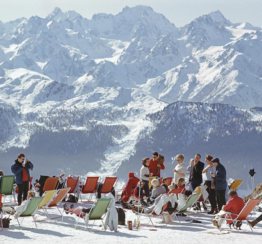 Slim Aarons - Lounging In Verbier Limited Estate Edition en vente 1