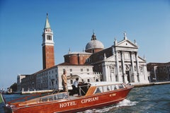 Slim Aarons «tale Rusconi à bord de la Riva de Cipriani à Venise »