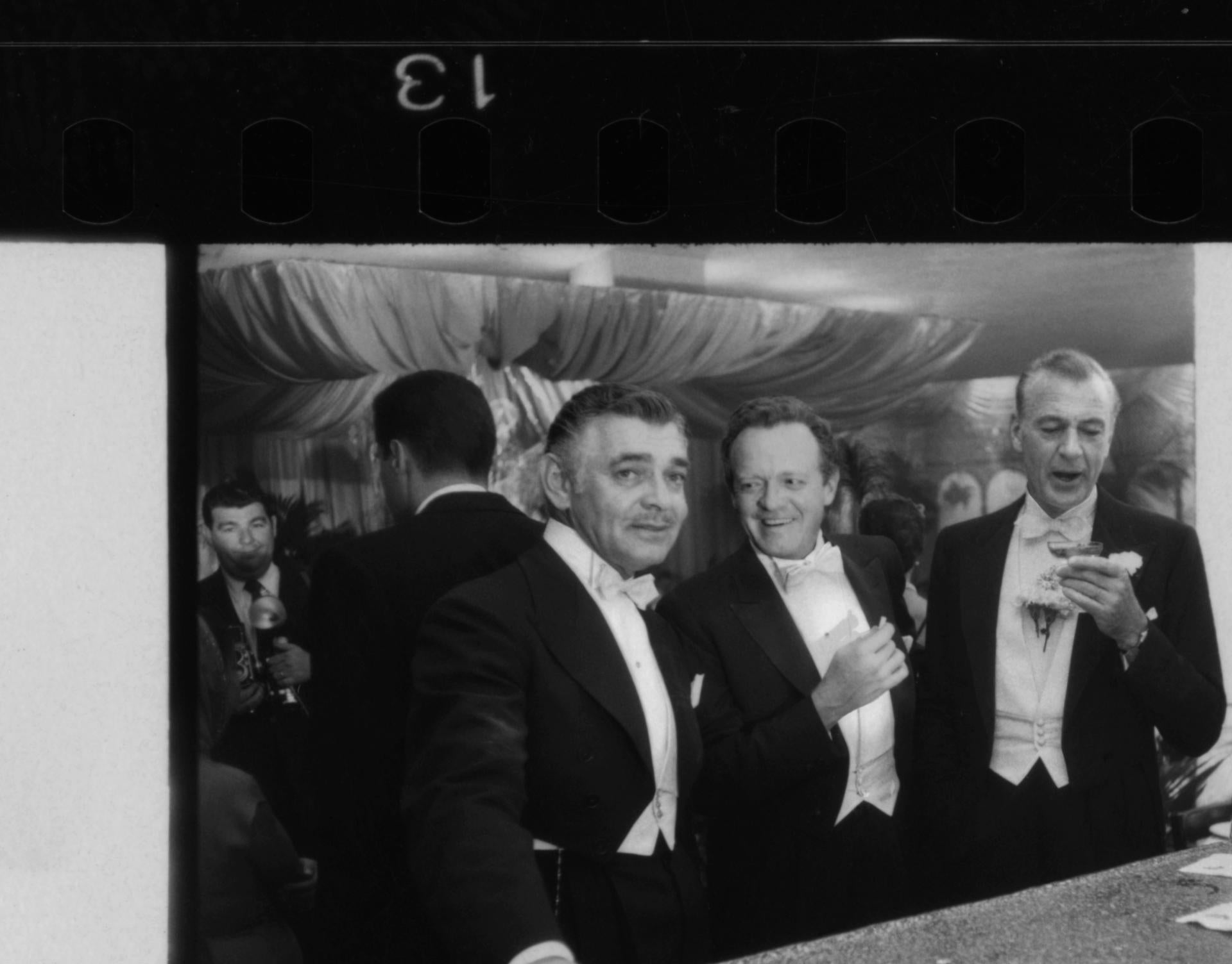 Neues Jahr bei Romanoff's, Clark Gable, Van Heflin, Gary Cooper, James Stewart (Realismus), Photograph, von Slim Aarons