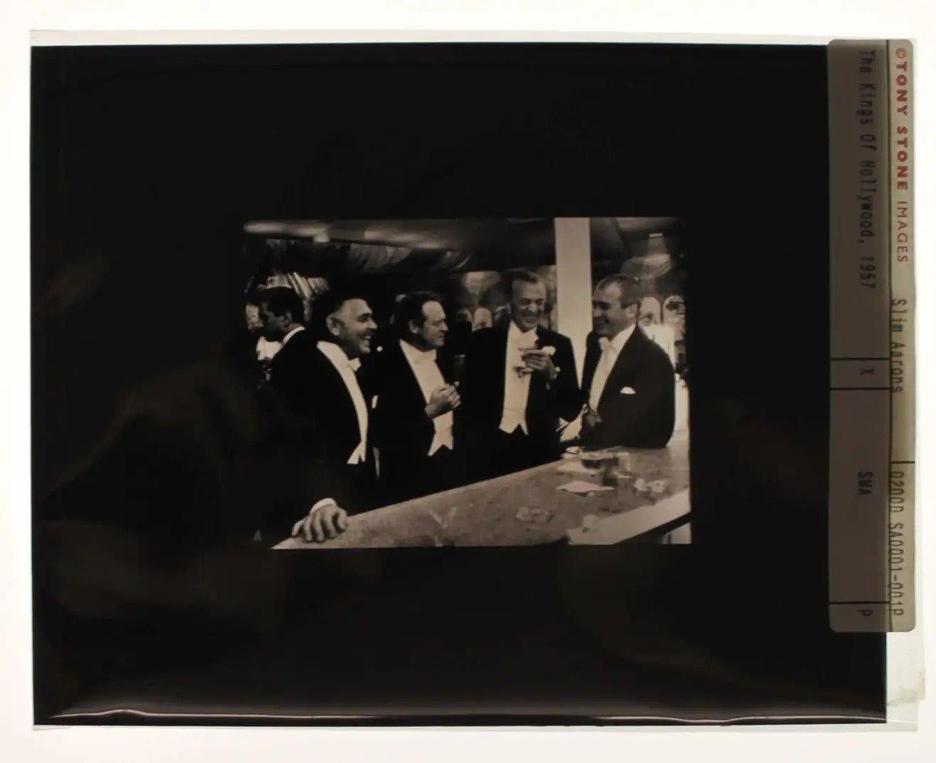 Slim Aarons offizieller Nachlassdruck – Dinner Jazz im Angebot 4