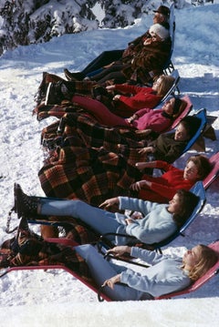 Impresión oficial del patrimonio de Slim Aarons - Bronceados de invierno - Sobredimensionado