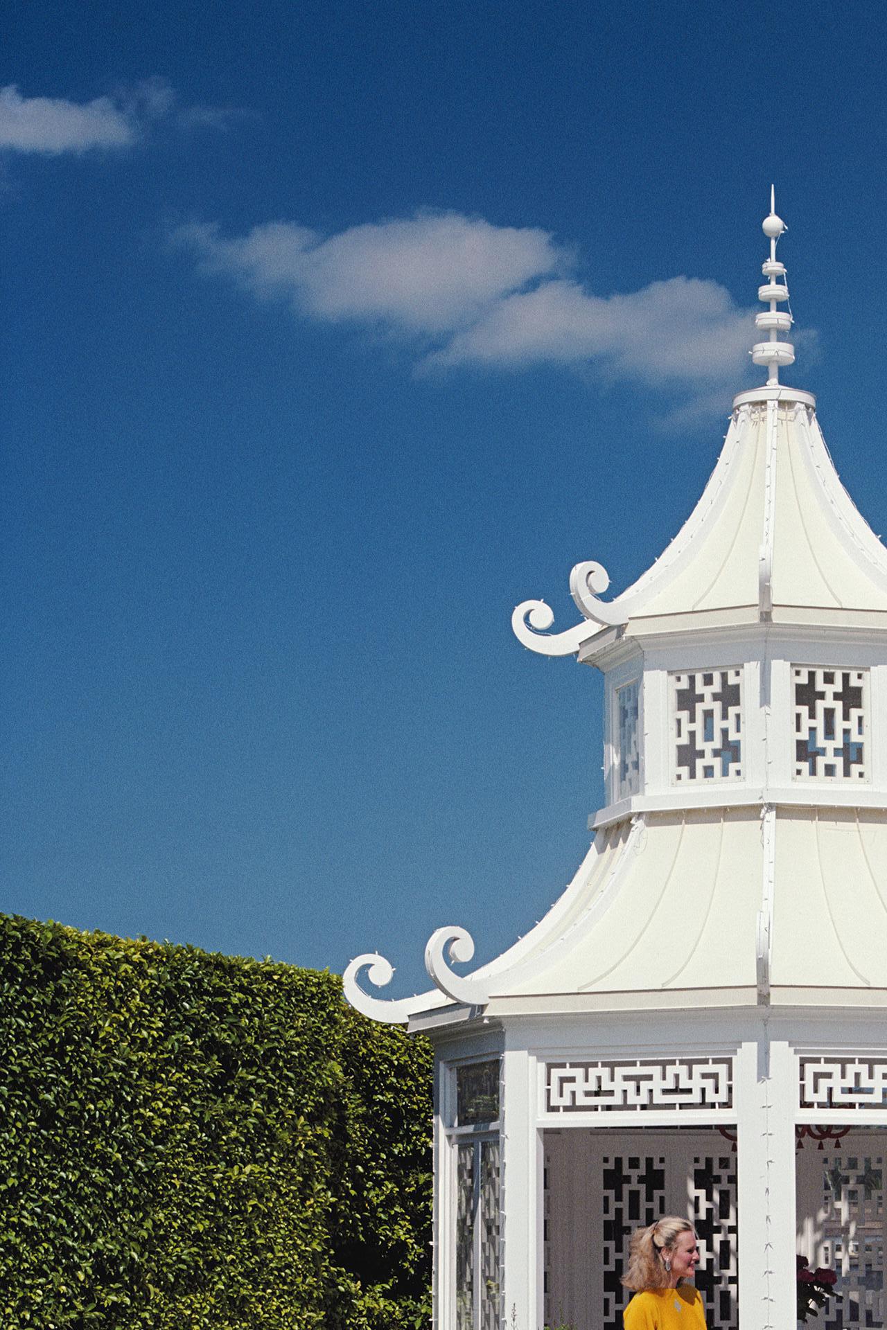 Slim Aarons, pagode de Palm Beach, île d'Everglades (édition de la succession delim Aarons) en vente 4
