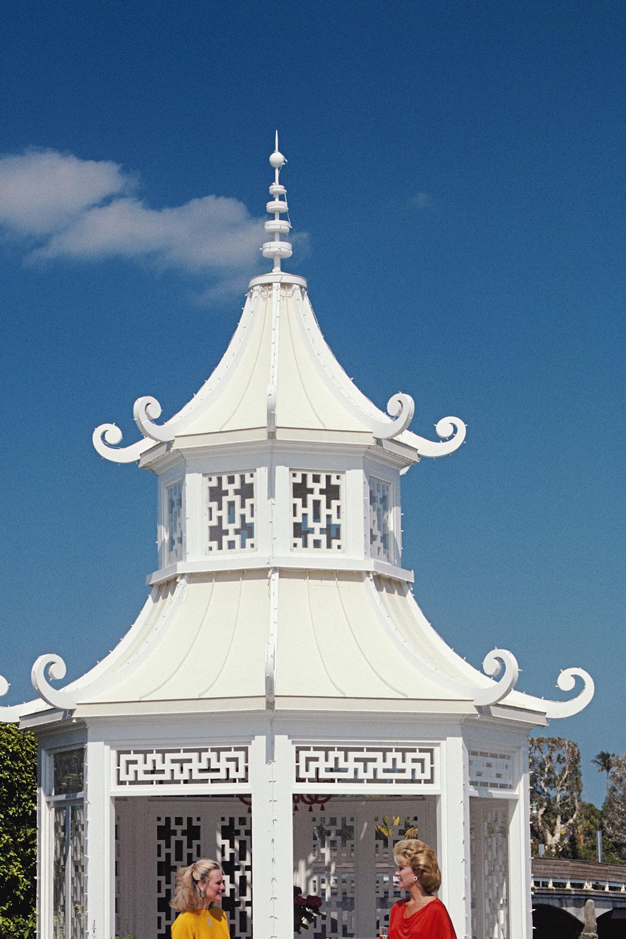 Slim Aarons, pagode de Palm Beach, île d'Everglades (édition de la succession delim Aarons) en vente 5