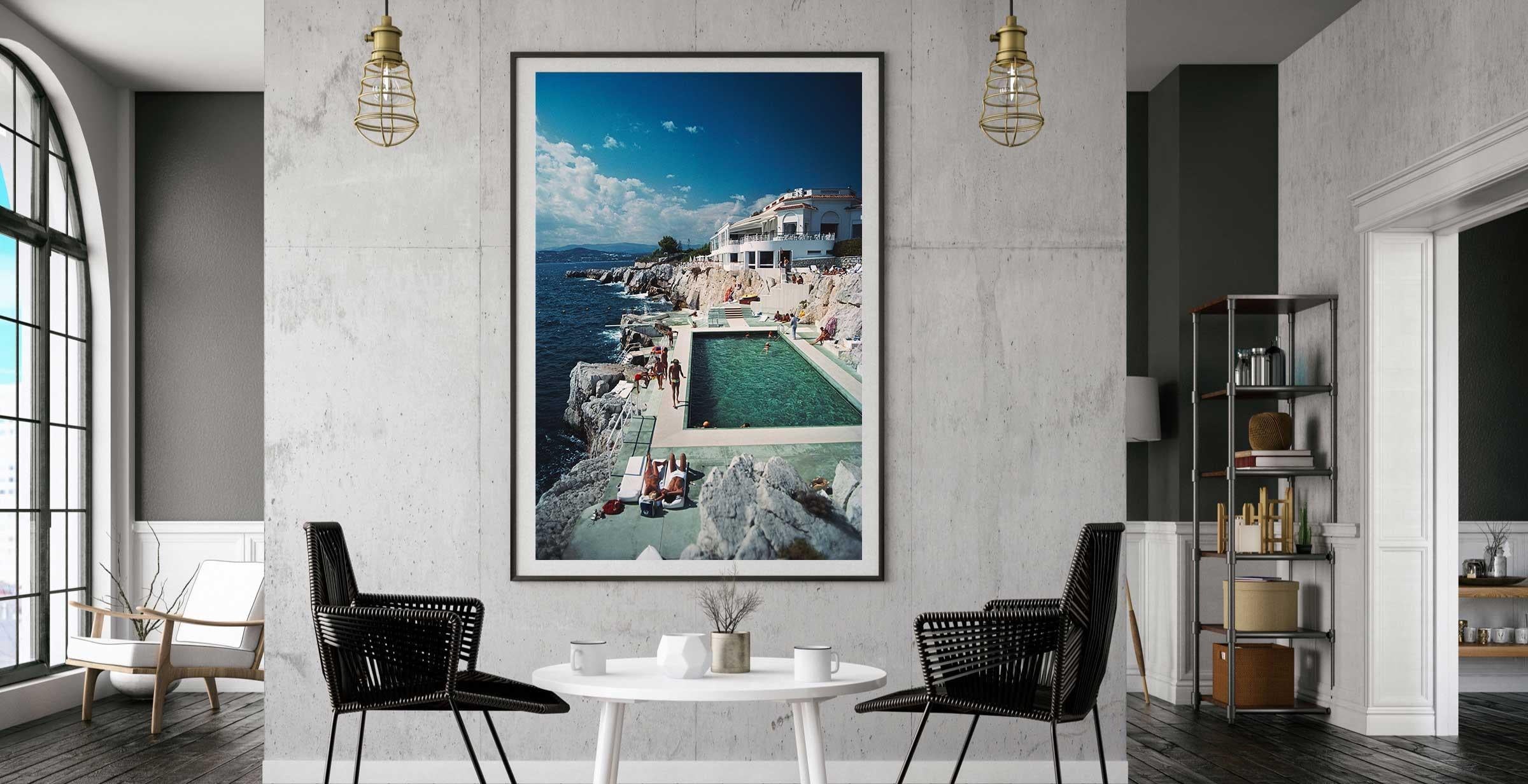 Slim Aarons 'Anfitrión junto a la piscina' en venta 6