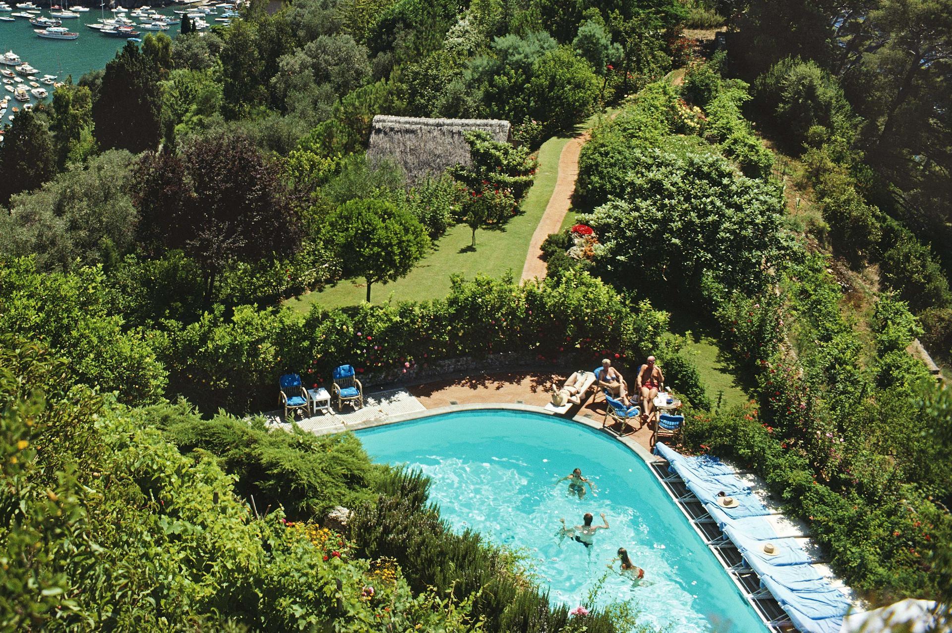 Villa Portofino, édition de succession, paysage de bord de piscine à Casa Montefino, Italie en vente 1