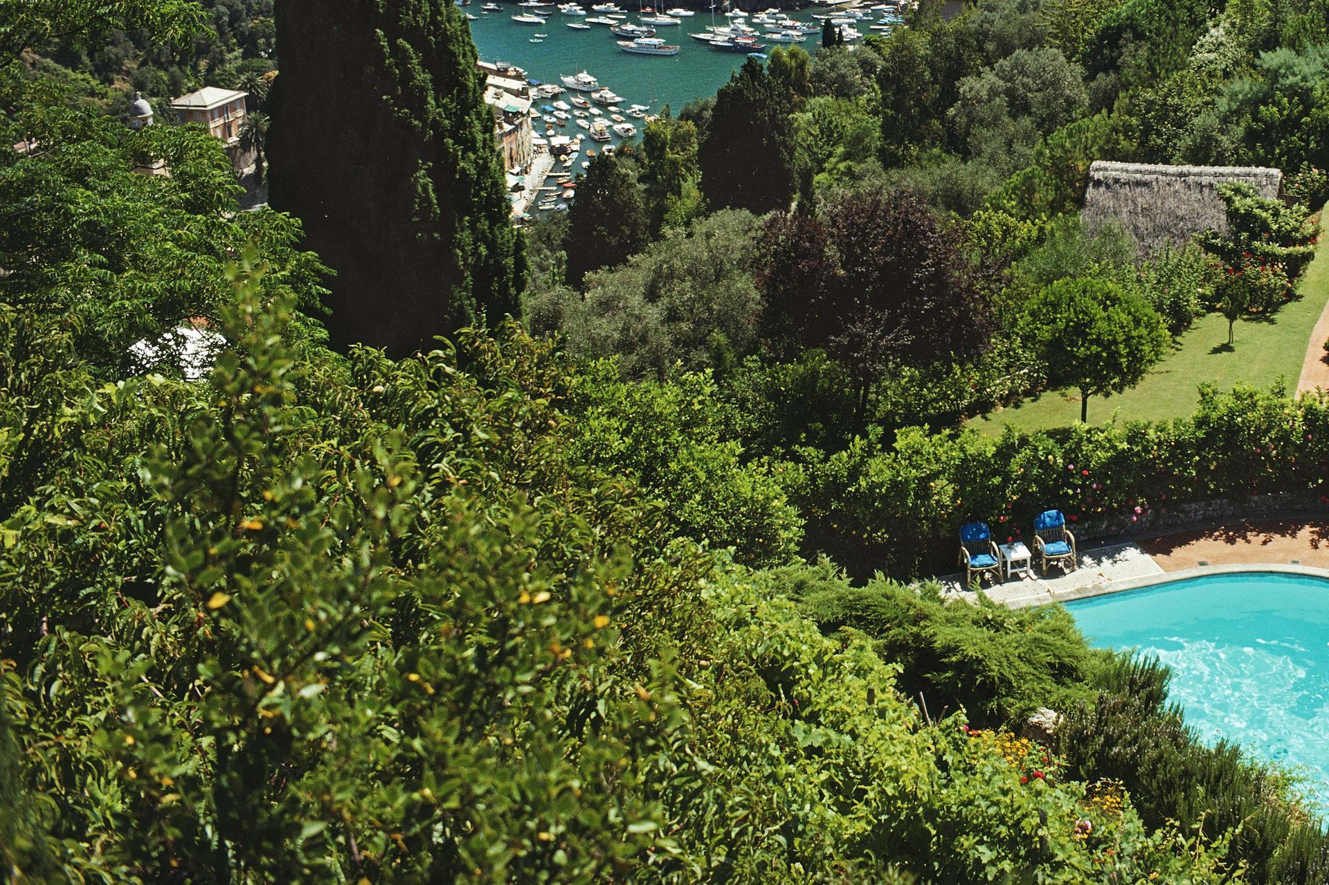 Villa Portofino, édition de succession, paysage de bord de piscine à Casa Montefino, Italie en vente 2