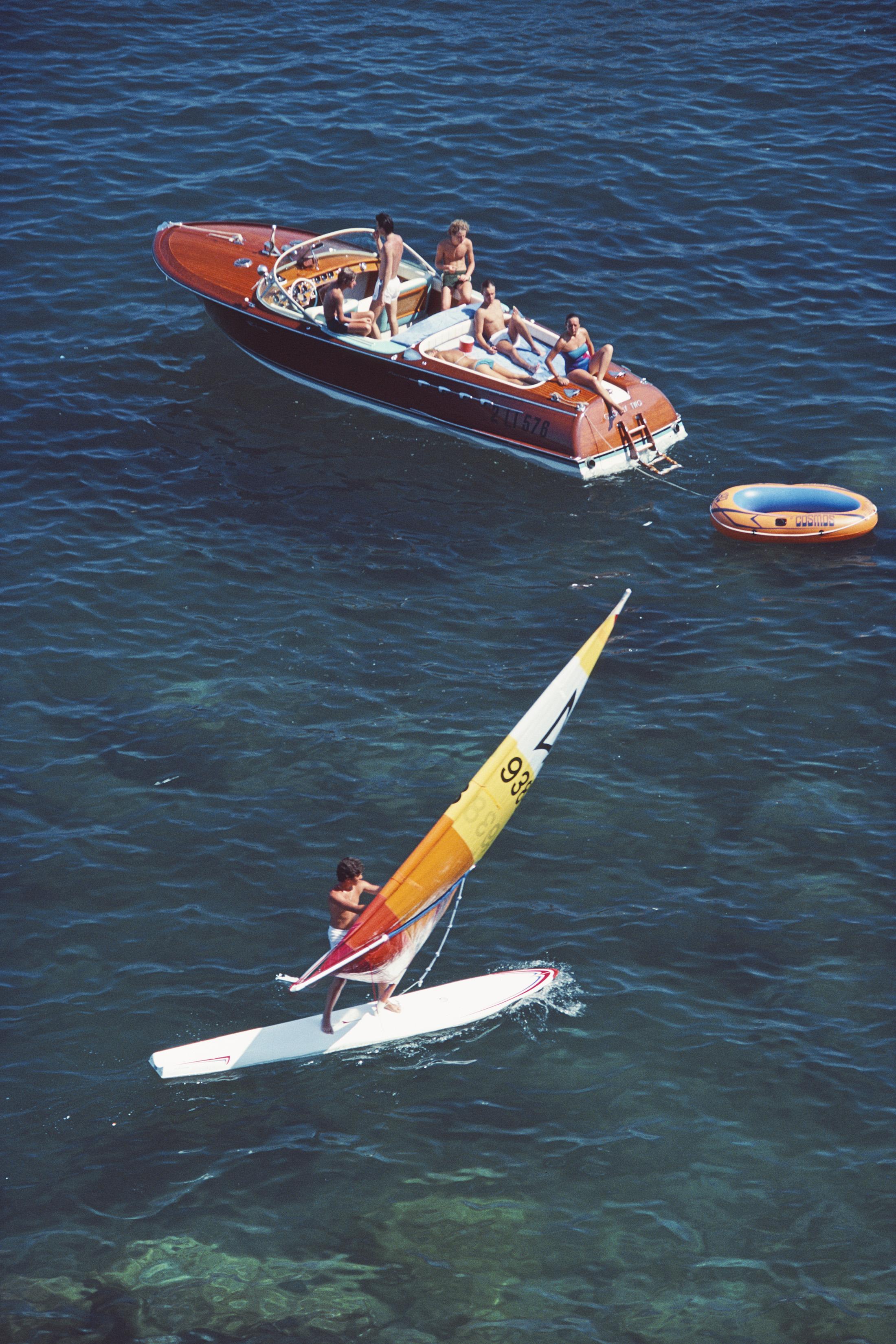 Bateaux privés à Porto Ercol, Toscane, août 1980.

Slim Aarons
Bateaux privés à Porto Ercol
1980. (imprimé ultérieurement)
C imprimé 
Édition de 150 exemplaires numérotés et estampillés par la succession 
avec certificat d'authenticité

Slim Aarons