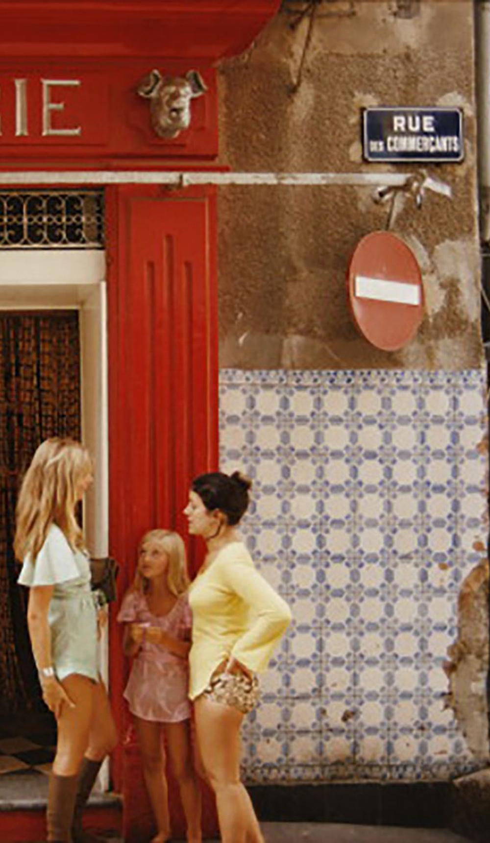 La Boucherie de Saint-Tropez, Côte d'Azur, photographie d'édition de succession, 1971 - Photograph de Slim Aarons