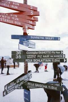 Slim Aarons, 'Signpost In St. Moritz' Photographie moderne du milieu du siècle dernier
