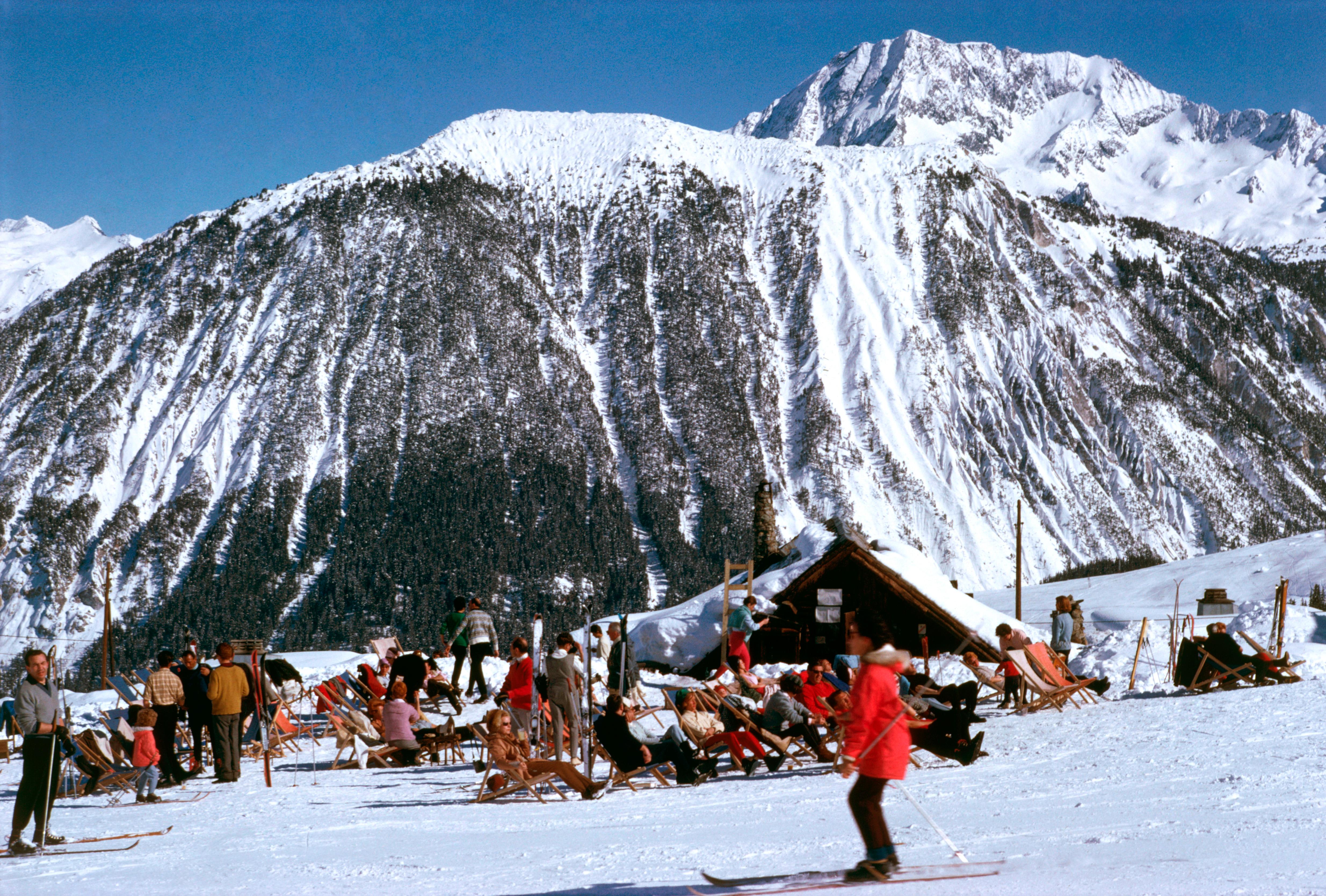 Skiers at Courchevel
1963
Chromogenic Lambda Print
Estate edition of 150

Skiers on the slopes at Courchevel, France, 1963.

Estate stamped and hand numbered edition of 150 with certificate of authenticity from the estate. 

Slim Aarons (1916-2006)