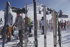 Slim Aarons, Skier in Gstaad, Schweiz (Nachlassausgabe von Slim Aarons)