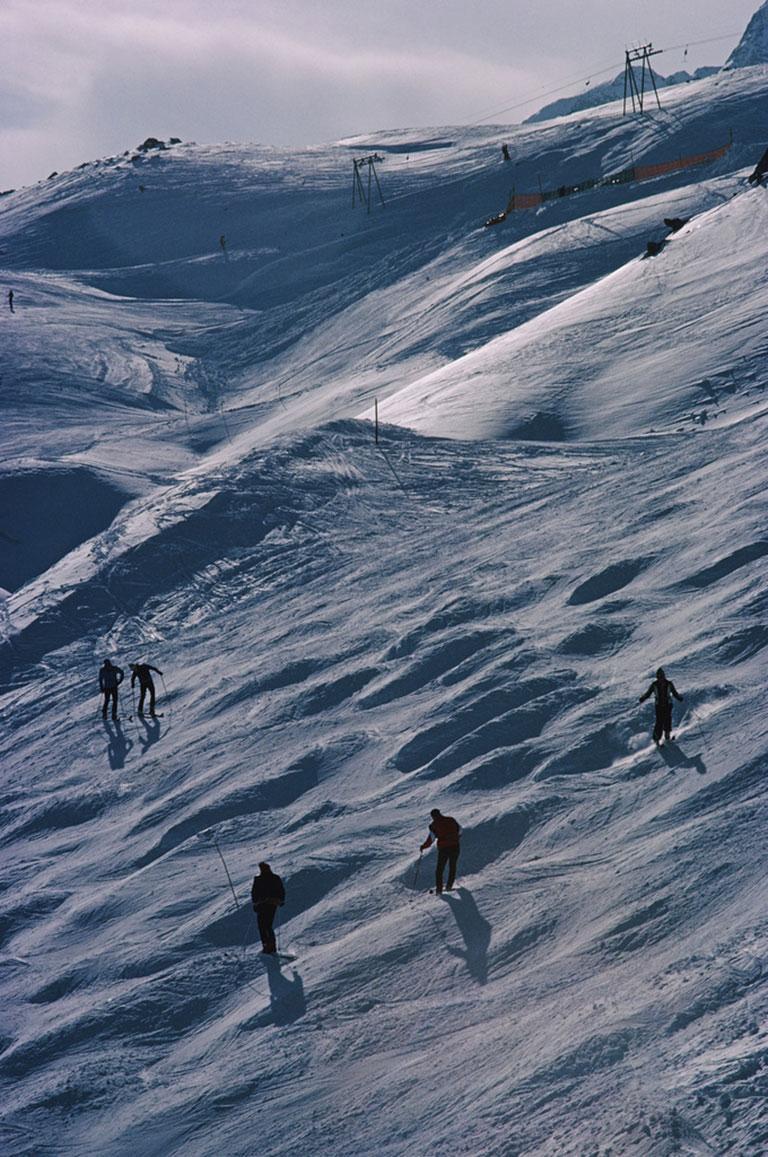 Skifahrer in St. Moritz III, 1978
Chromogener Lambda-Druck
Nachlassauflage von 150 Stück

Skifahrer auf einer Piste in St. Moritz, Schweiz, März 1978.

Nachlassgestempelte und handnummerierte Auflage von 150 Stück mit Echtheitszertifikat des