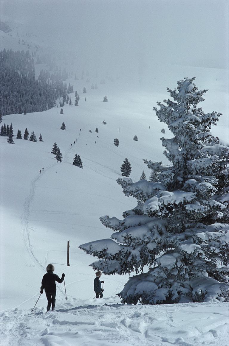Slim Aarons, Skiing In Vail III (Estate Edition) For Sale 1
