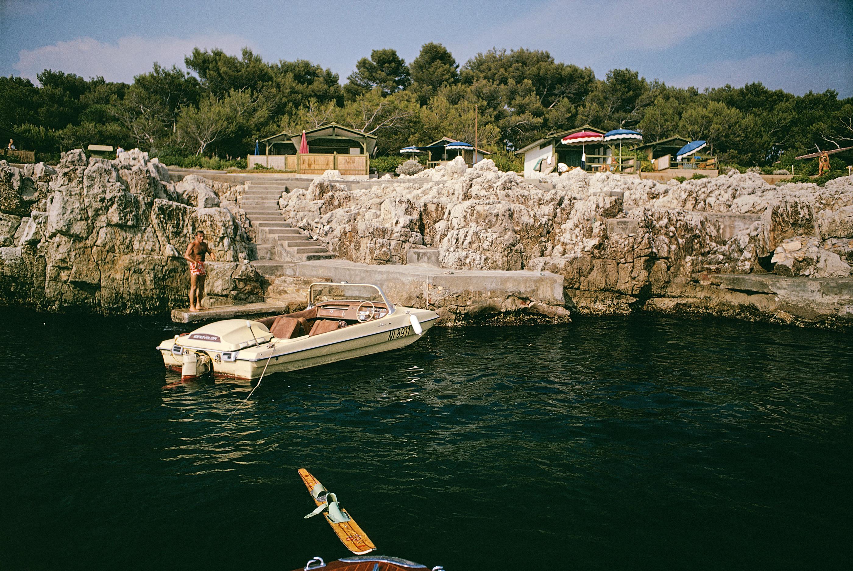 Towboat At Hotel Du Cap-Eden-Roc
1969 (printed later)
C print
Estate stamped and hand numbered edition of 150 with certificate of authenticity from the estate. 

A motorboat, used to tow waterskiiers, moored at the Hotel du Cap-Eden-Roc in Antibes