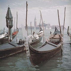 Slim Aarons "Góndolas de Venecia" Fotografía moderna de mediados de siglo