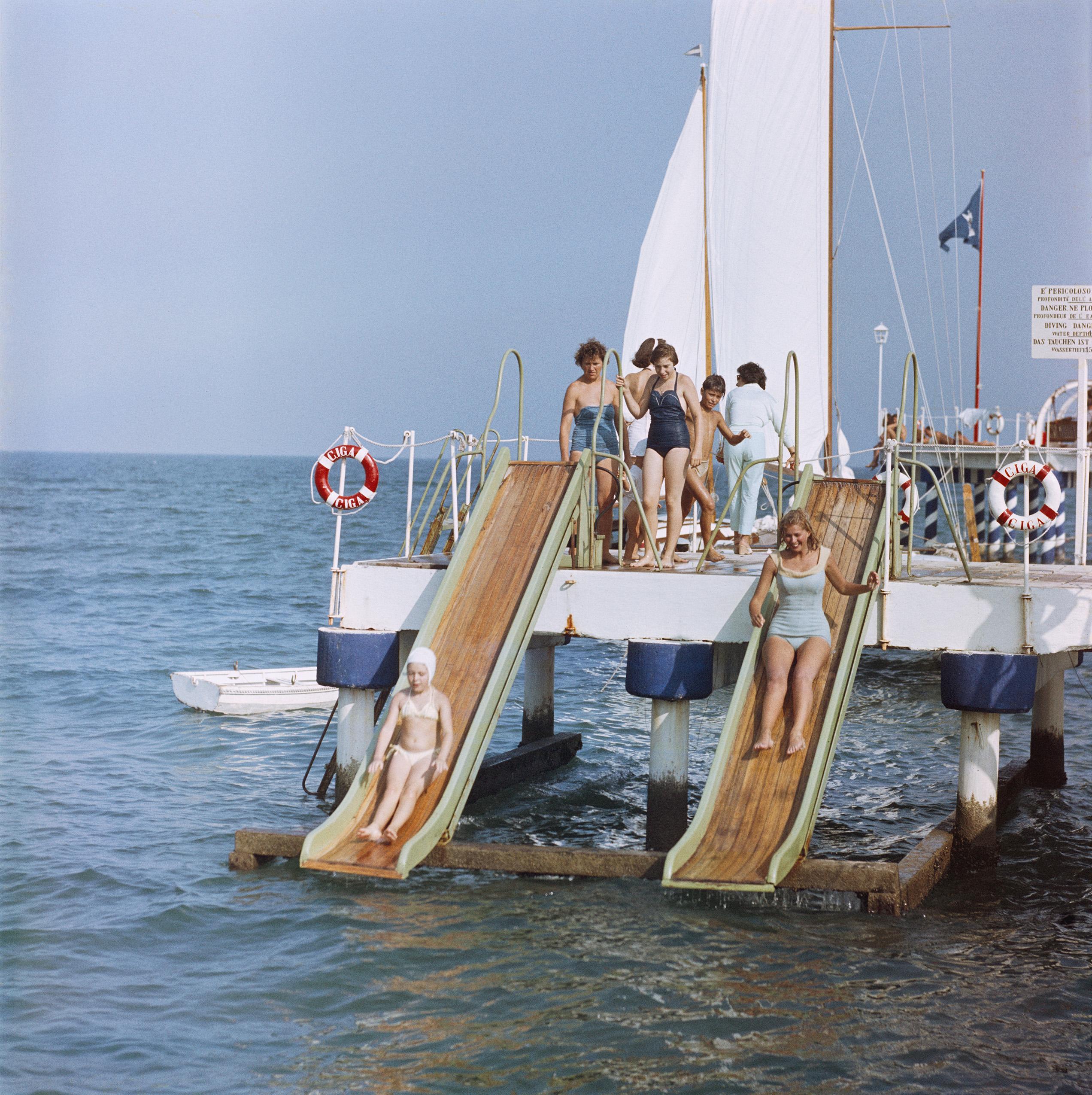 Holidaymakers on the pier at the Lido in Venice, 1957. (Photo by Slim Aarons/Getty Images)

Slim Aarons
Venice Vacation
Chromogenic Lambda print
1957, Printed Later
Slim Aarons Estate Edition
Complimentary dealer shipping to your framer,