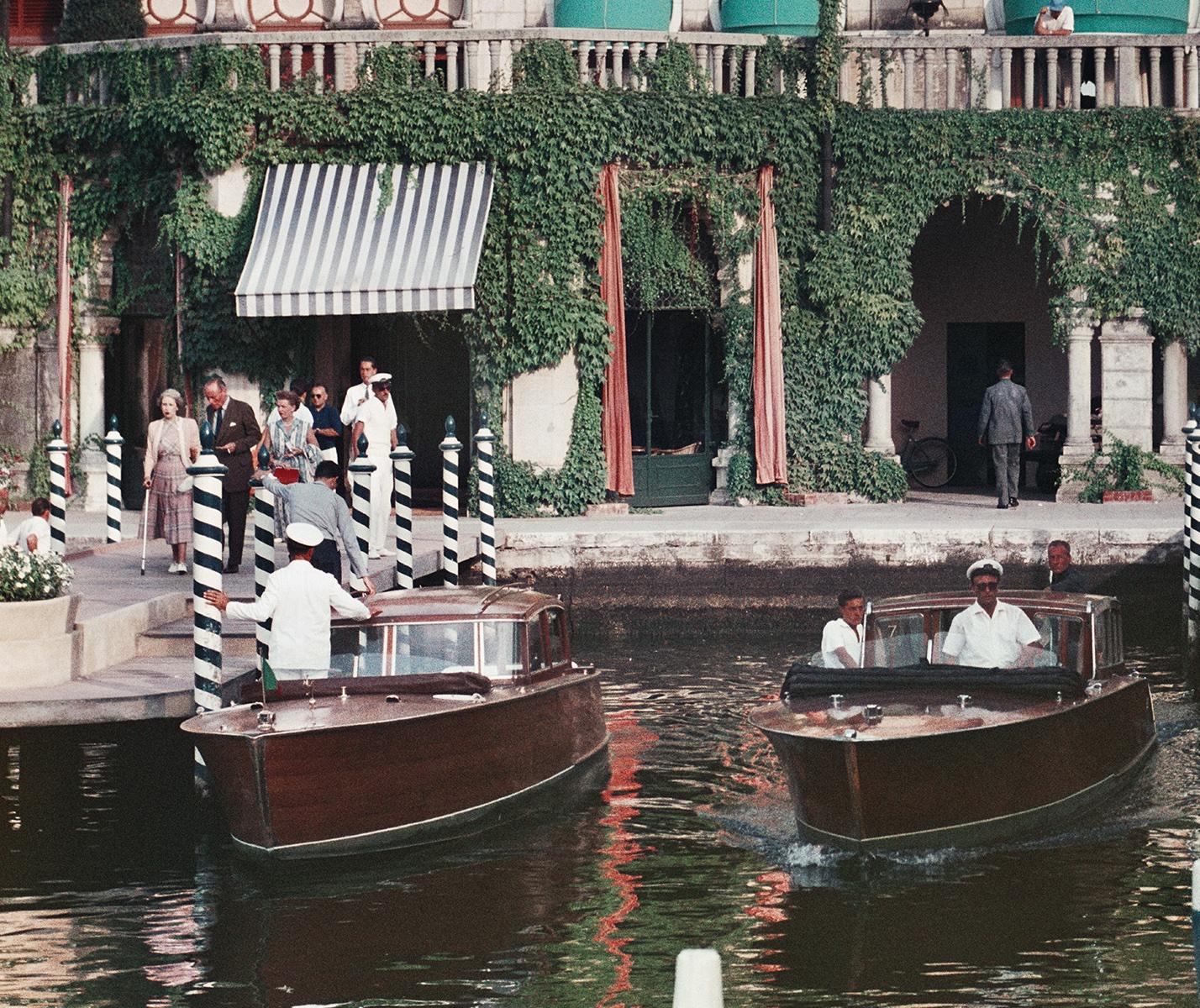 Slim Aarons 'Westin Excelsior, Venecia' Fotografía moderna de mediados de siglo en venta 2