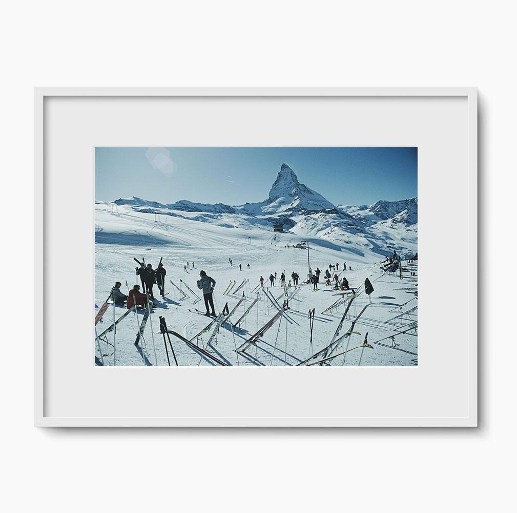 Slim Aarons „Zermatt Skifahren“ – Mid-Century Modern Fotografie der Mitte des Jahrhunderts im Angebot 1