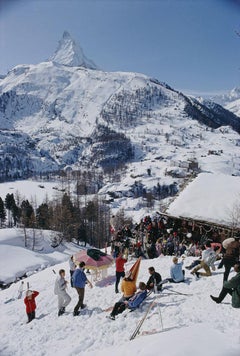Slim Aarons "Zermatt Skiing" Photographie moderne du milieu du siècle dernier
