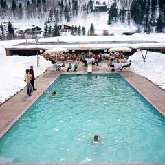 Slim Aarons - Nieve alrededor de la piscina, Vail, Colorado, Slim Aarons Estate Edition Nieve alrededor de la piscina, Vail, Colorado, Slim Aarons Estate Edition